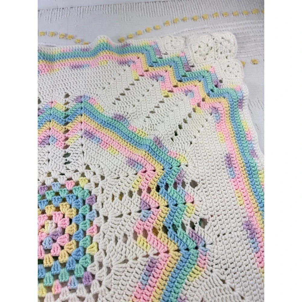 Handmade vtg Crochet Baby Blanket Pastel Rainbow Starburst Granny Square 34x36